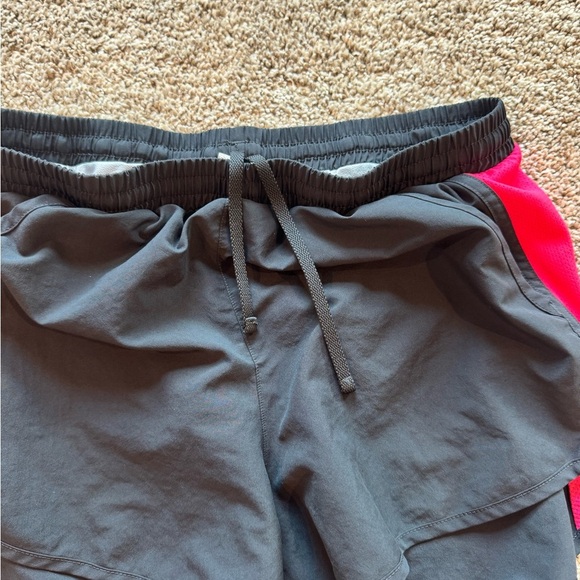 Under Armour Women's Athletic Shorts Black with Pink Accents Lined Size Medium - Picture 5 of 8